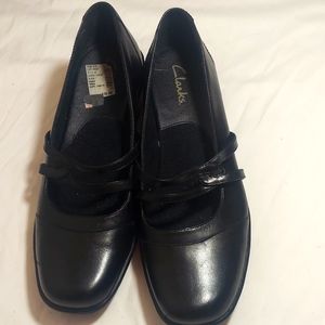CLARKS  shoes women Black Mary Janes shoes size 9.5M Leather very cute!!